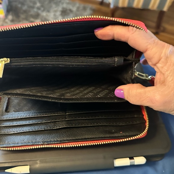 Pretty Steve Madden wristlet/wallet - Picture 6 of 8